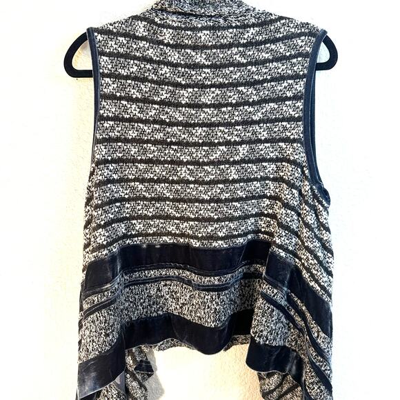 Anis.A Women's Gray Black Stretch Open Front Wrap Vest Sweaters Size Large - Picture 6 of 10